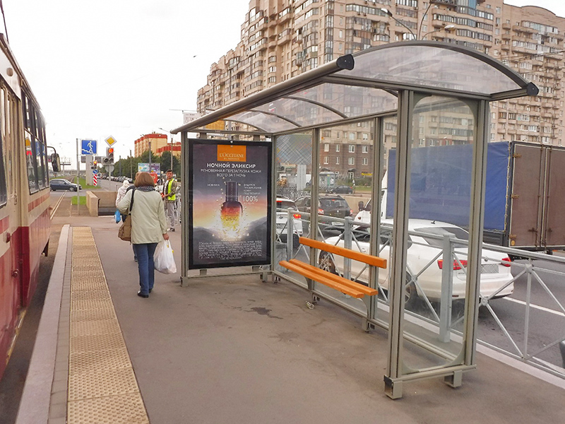 Фотография рекламного носителя, тип: Остановка 1.8x1.2, адрес: Савушкина ул., д.141 Х Туристская ул., Санкт-Петербург, Россия. Сторона A №1094497