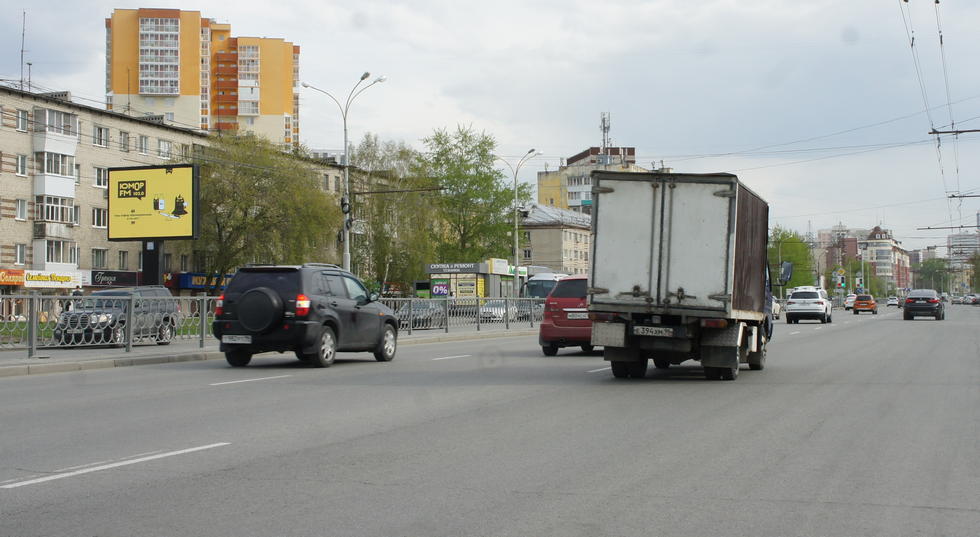 Фотография рекламного носителя, тип: Ситиборд 2.7x3.7, адрес: Космонавтов пр-т., д.72, Екатеринбург, Свердловская область, Россия. Сторона B №813618