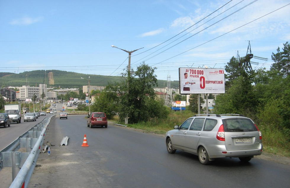 Фотография рекламного носителя, тип: Билборд 3x6, адрес: Гагарина пр-т., у электроопоры № 74, Златоуст, Челябинская область, Россия. Сторона А №377601