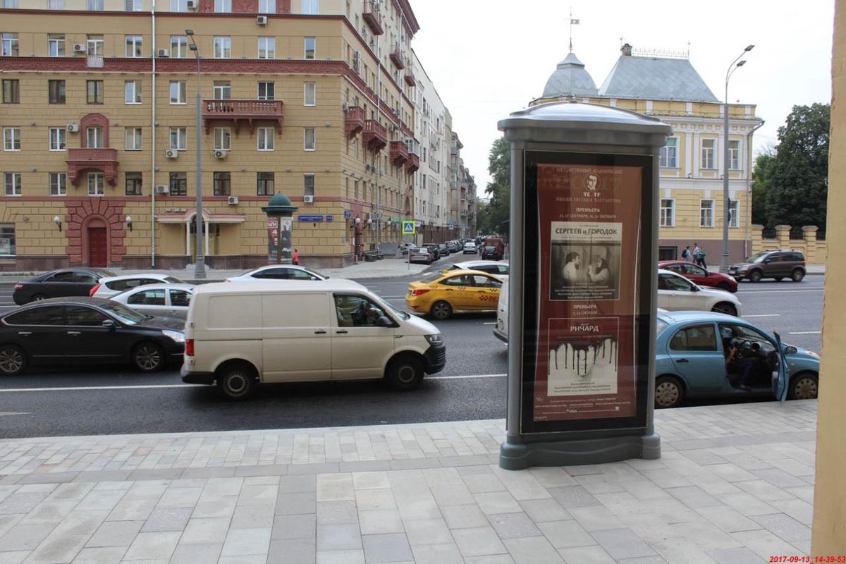 Фотография рекламного носителя, тип: Пиллар 3x1.4, адрес: Садовая-Черногрязская ул., д.11/2, Москва, Россия. Сторона С №624310