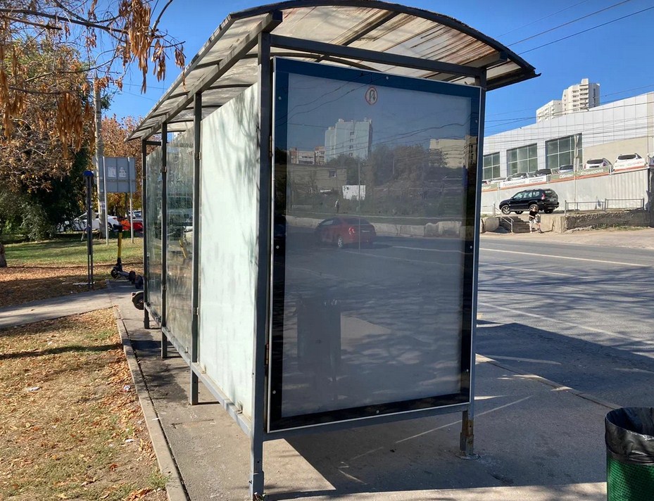 Фотография рекламного носителя, тип: Остановка 1.8x1.2, адрес: Антонова-Овсеенко ул., д.85, Машиностроительный колледж, Самара, Самарская область, Россия. Сторона B1 №1077914