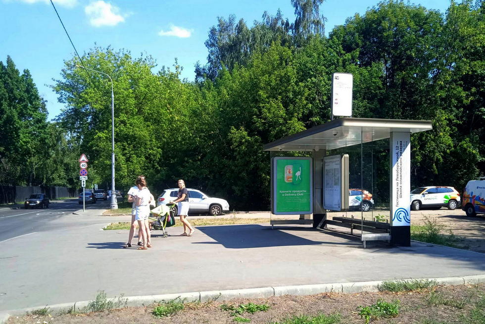 Фотография рекламного носителя, тип: Остановка 1.8x1.2, адрес: Прибрежный пр-зд., ост. "Школа олимпийского резерва", Москва, Россия. Сторона А №445355