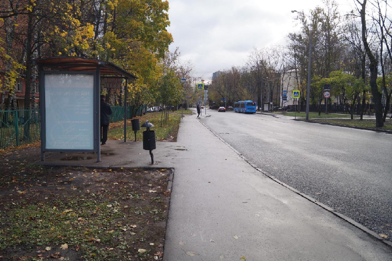 Фотография рекламного носителя, тип: Остановка 1.8x1.2, адрес: Новозаводская ул., д.10, Москва, Россия. Сторона Б №931309