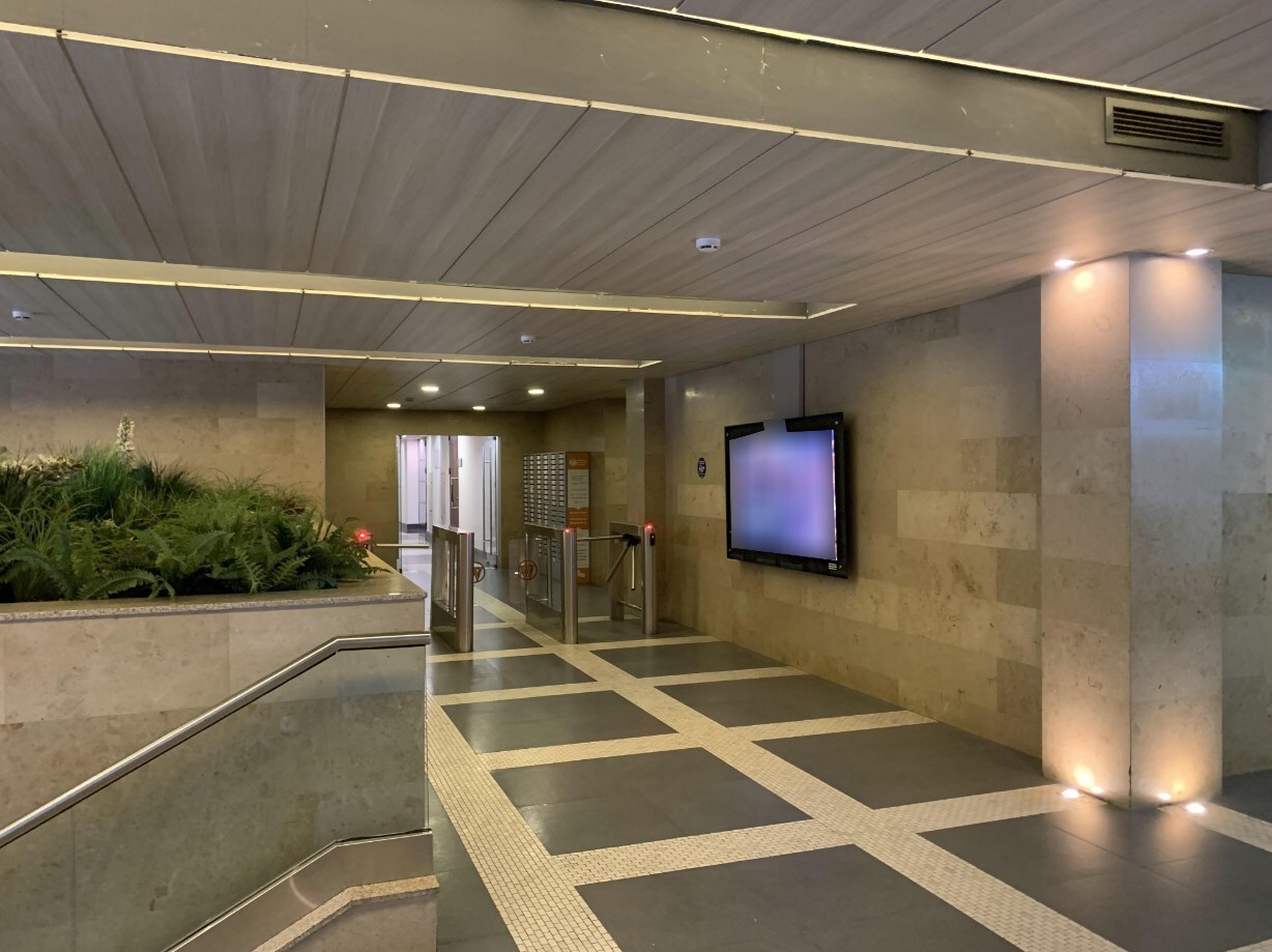 Фотография рекламного носителя, тип: Видеоэкран, адрес: Бизнес-центр «W plaza», Варшавское ш., д.1, стр.6, Москва, Россия. Сторона/вариант A1-A10 №1012805