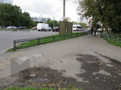 Фотография рекламного носителя, тип: Афиша 1.75x1.8, адрес: Чертановская ул., д.2, н-в, стенд 2, Москва, Россия. Сторона А2 №873756