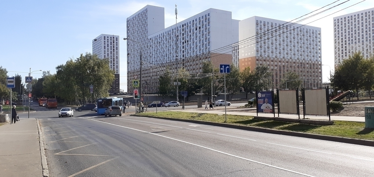 Фотография рекламного носителя, тип: Афиша 1.75x1.8, адрес: Ясеневая ул., д.27, стенд 2, Москва, Россия. Сторона А1 №883916