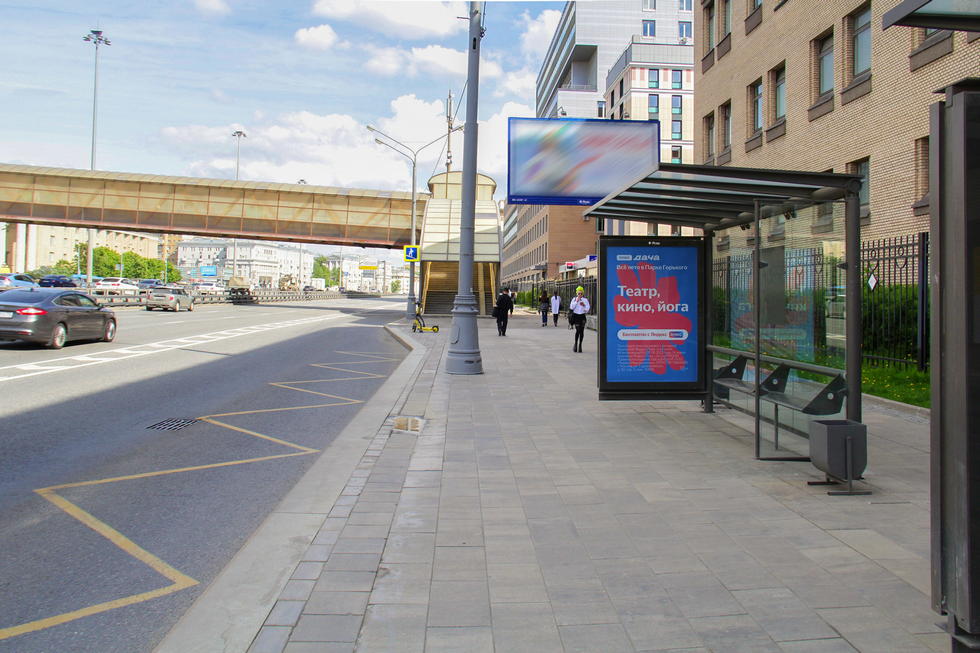 Фотография рекламного носителя, тип: Остановка 1.8x1.2, адрес: Ленинградский пр-т., ост. Лизы Чайкиной ул., Москва, Россия. Сторона А №334455