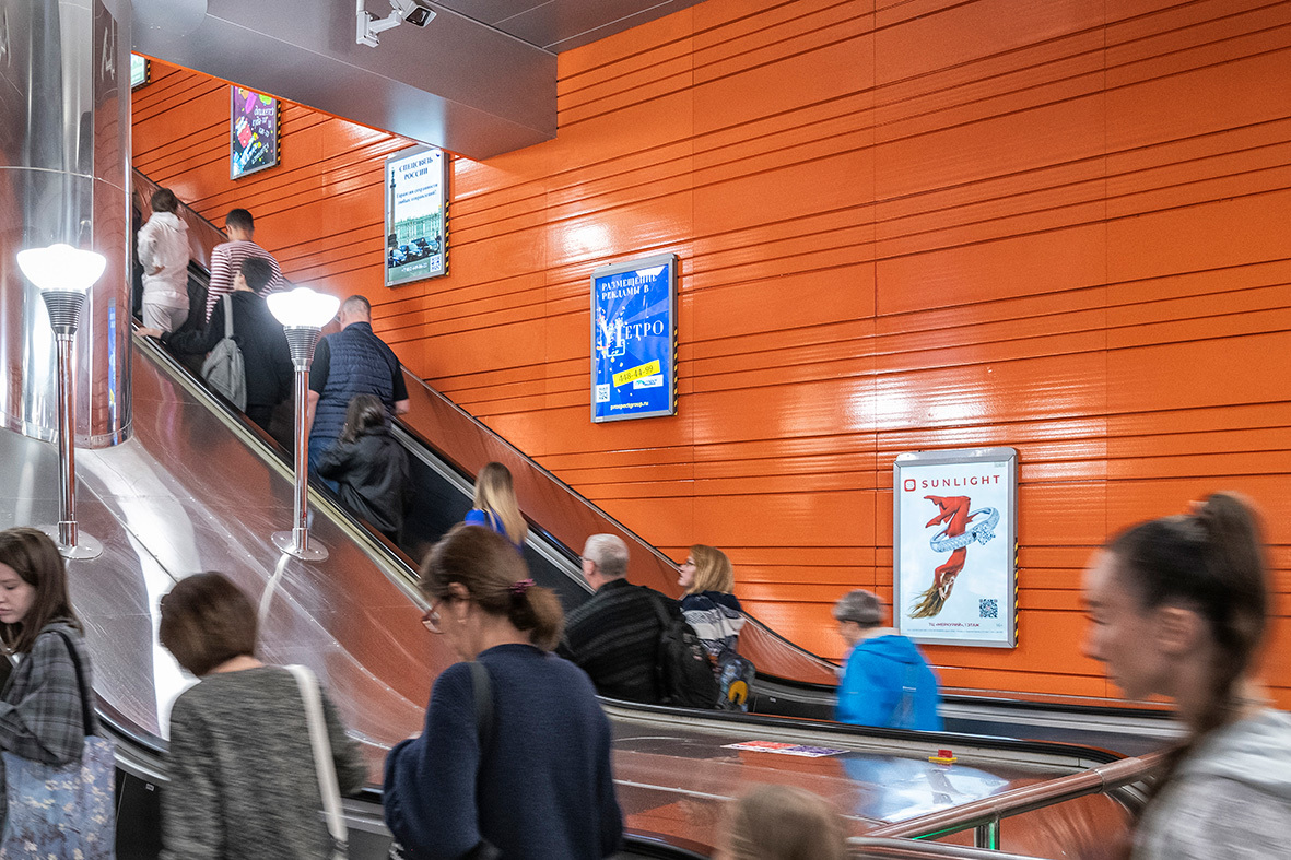 Фотография рекламного носителя, тип: Лайтбокс, адрес: Станция метро «Беговая», линия Невско-Василеостровская, Санкт-Петербург, Россия. Сторона/вариант А №1061840