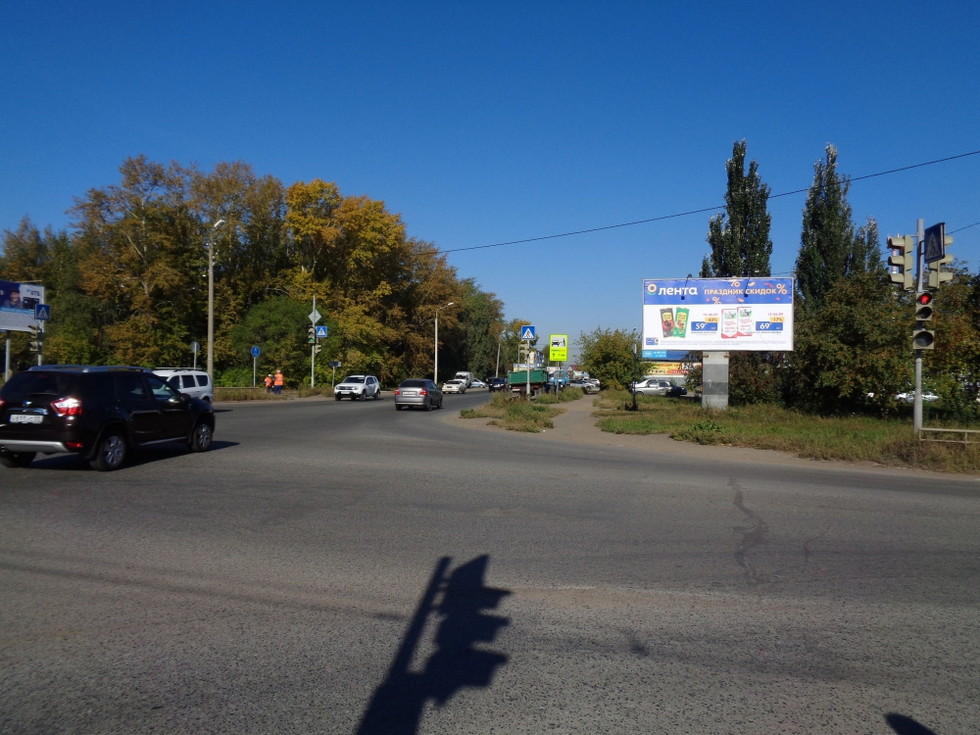 Фотография рекламного носителя, тип: Билборд 3x6, адрес: Челюскинцев 4-я ул. X Багратиона ул., д.17, корп.2, Омск, Омская область, Россия. Сторона А №1010220