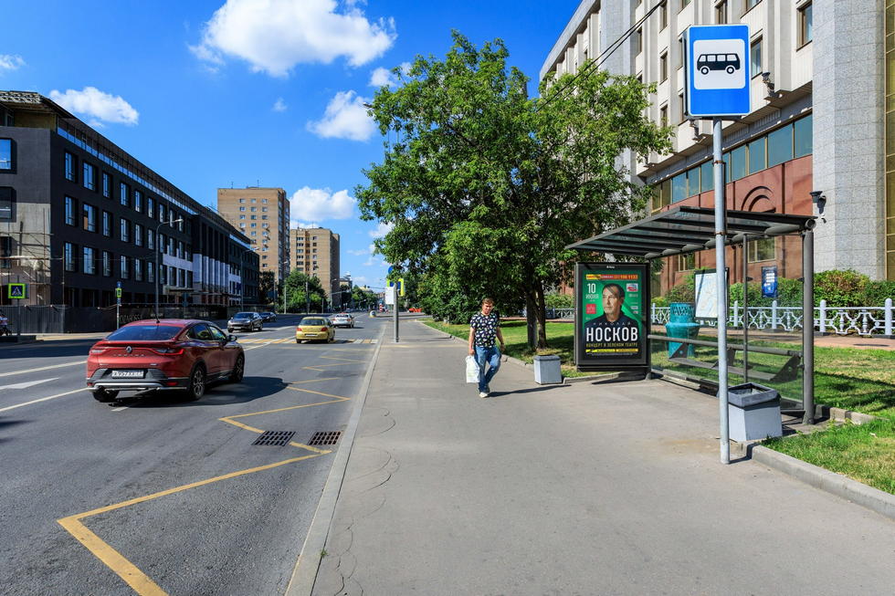 Фотография рекламного носителя, тип: Остановка 1.8x1.2, адрес: Зубовская ул., д.2, Москва, Россия. Сторона А №556584