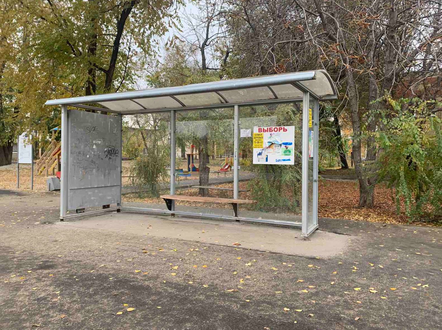 Фотография рекламного носителя, тип: Остановка 1.8x1.2, адрес: Зональный пос., Молодежная ул., Саратов, Саратовская область, Россия. Сторона A №837717