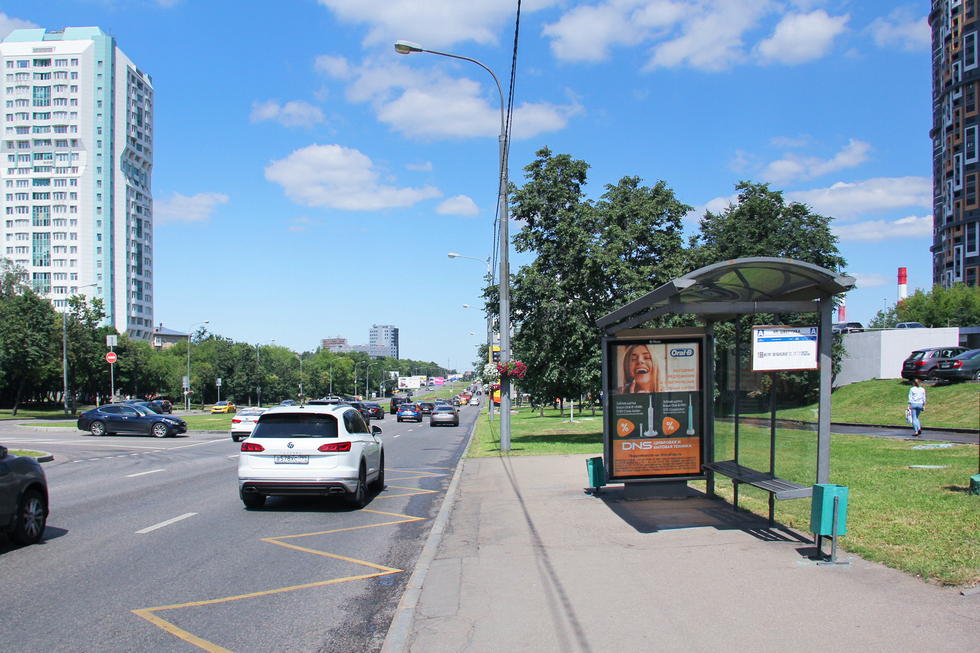 Фотография рекламного носителя, тип: Остановка 1.8x1.2, адрес: 60-летия Октября пр-т. Х Шверника ул., Москва, Россия. Сторона А №334965
