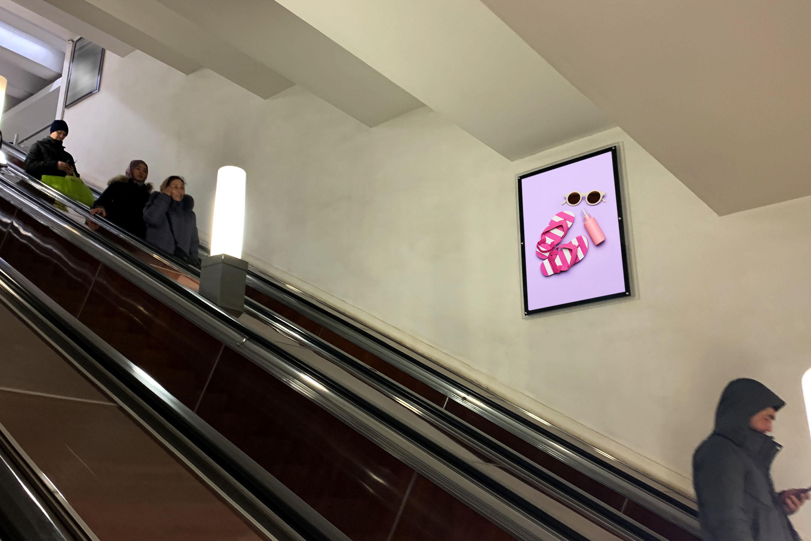 Фотография рекламного носителя, тип: Кристалайт, адрес: Станция метро «Текстильщики», линия Большая кольцевая, Москва, Россия. Сторона/вариант №1006279