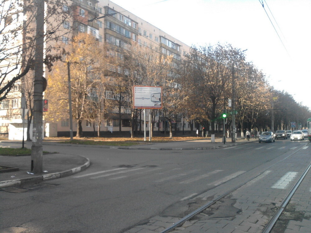 Фотография рекламного носителя, тип: Ситиборд 2.7x3.7, адрес: Коста пр-т., д.225 Х Кольбуса ул., Владикавказ, Республика Северная Осетия – Алания, Россия. Сторона Б1-Б3 №451723