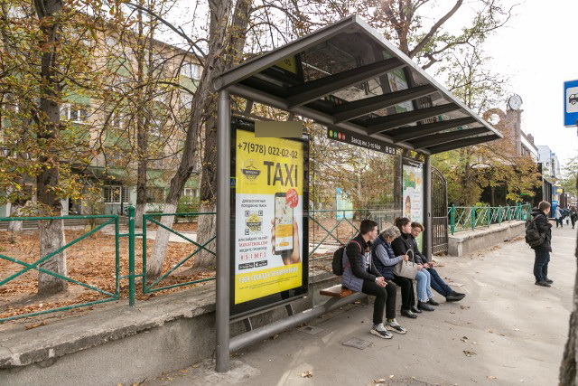 Фотография рекламного носителя, тип: Остановка 1.8x1.2, адрес: Севастопольская ул., ост. "ТРК Центрум", поз.1, Симферополь, Республика Крым, Россия. Сторона A1 №796550