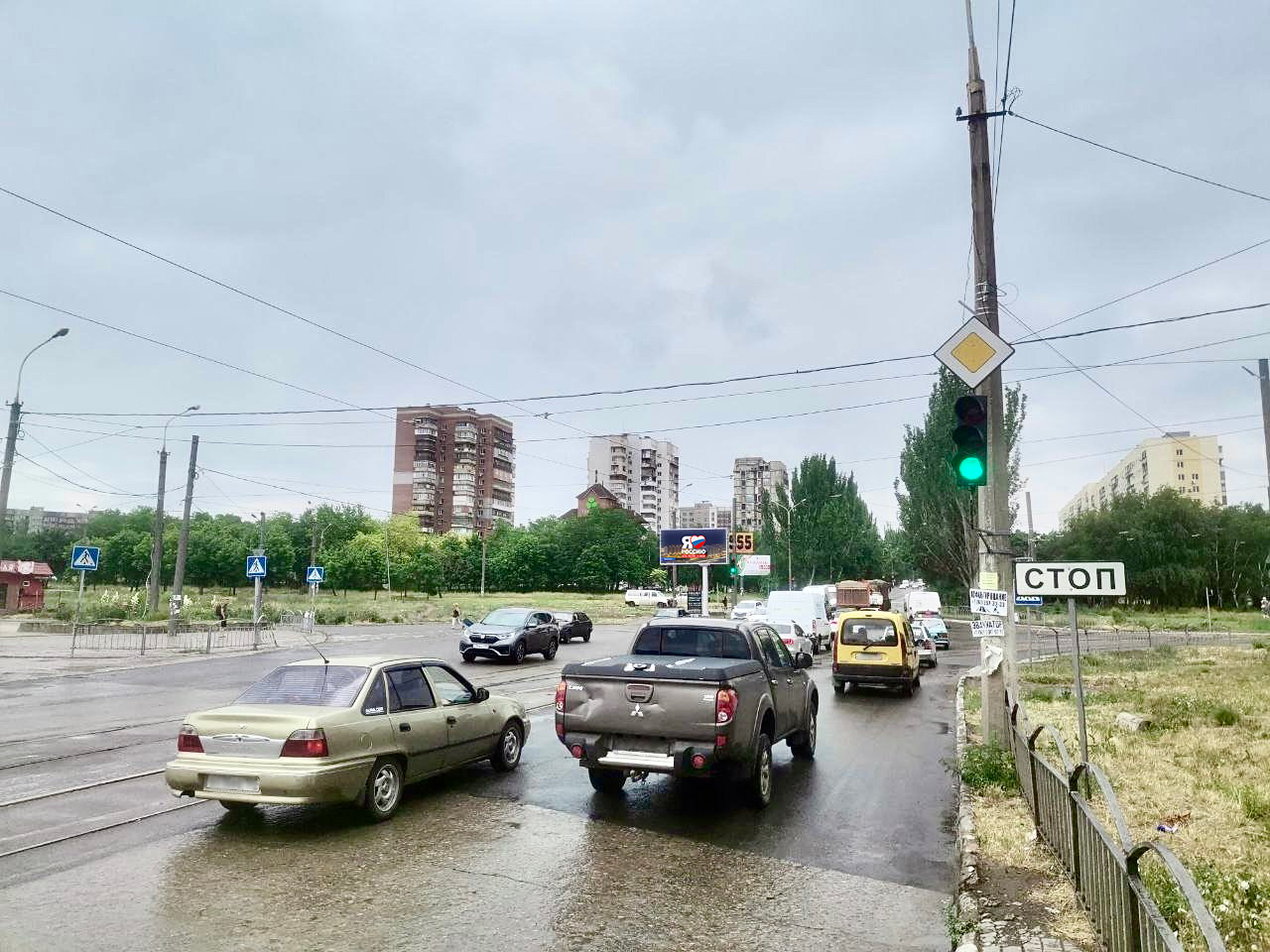 Фотография рекламного носителя, тип: Билборд 3x6, адрес: Металлургов пр-т. Х Шевченко б-р., поз.1, Мариуполь, Донецкая область, Россия. Сторона В1-В10 №1097594