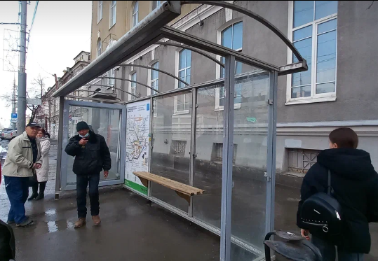 Фотография рекламного носителя, тип: Остановка 1.8x1.2, адрес: Московская ул. Х Чапаева ул., к Волге, Саратов, Саратовская область, Россия. Сторона А №585294