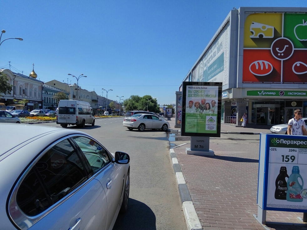 Фотография рекламного носителя, тип: Пилон, адрес: Карла Маркса ул., д.10, Ульяновск, Ульяновская область, Россия. Сторона А №1027752