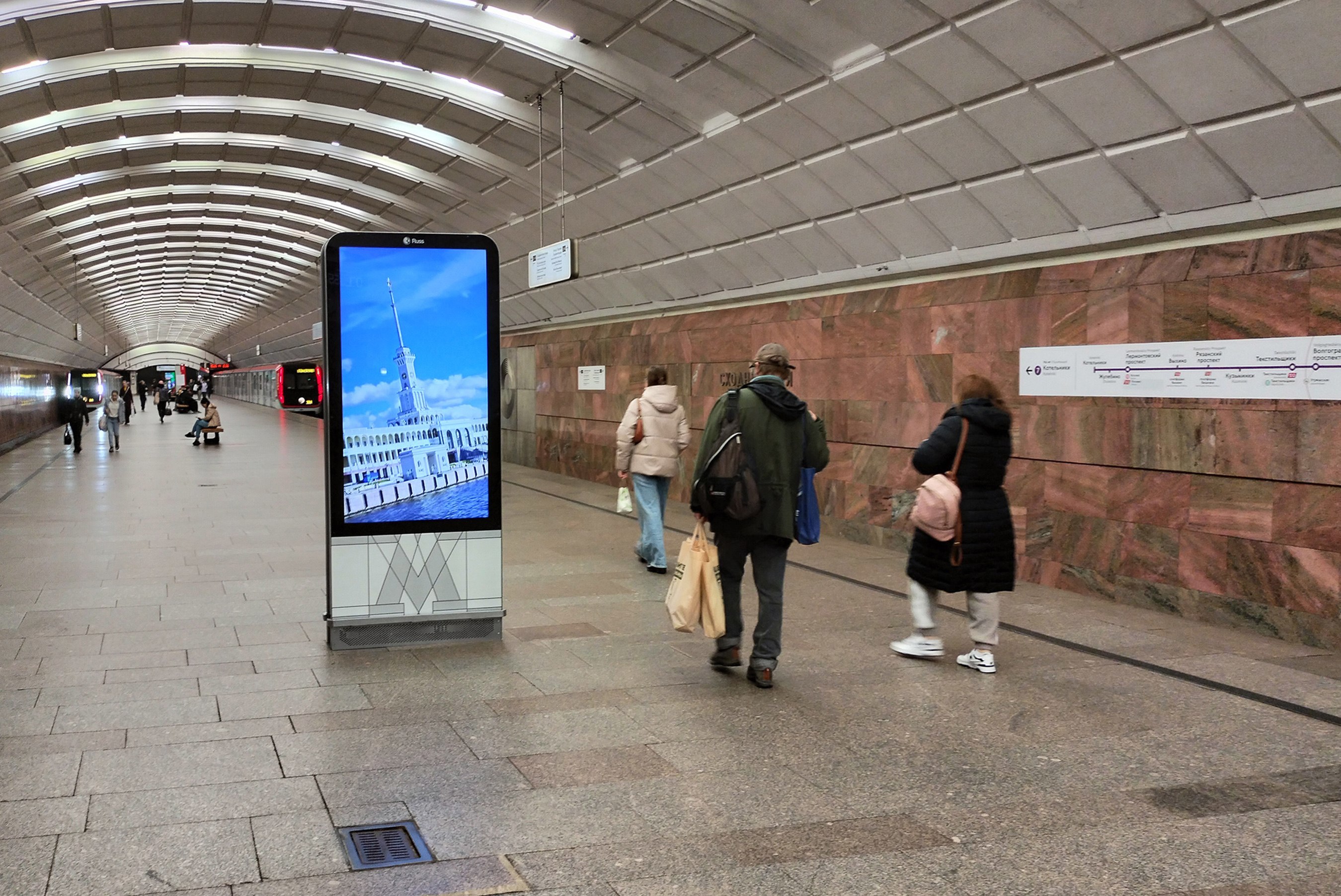 Фотография рекламного носителя, тип: Видеоэкран, адрес: Станция метро «Сходненская», линия Таганско-Краснопресненская, Москва, Россия. Сторона/вариант А1 №1055549