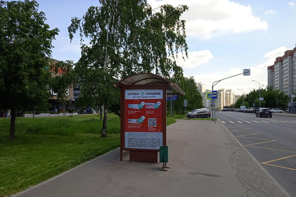 Фотография рекламного носителя, тип: Остановка 1.8x1.2, адрес: Миля Авиаконструктора ул., ост. "Жулебинский б-р.", Москва, Россия. Сторона Б №802747