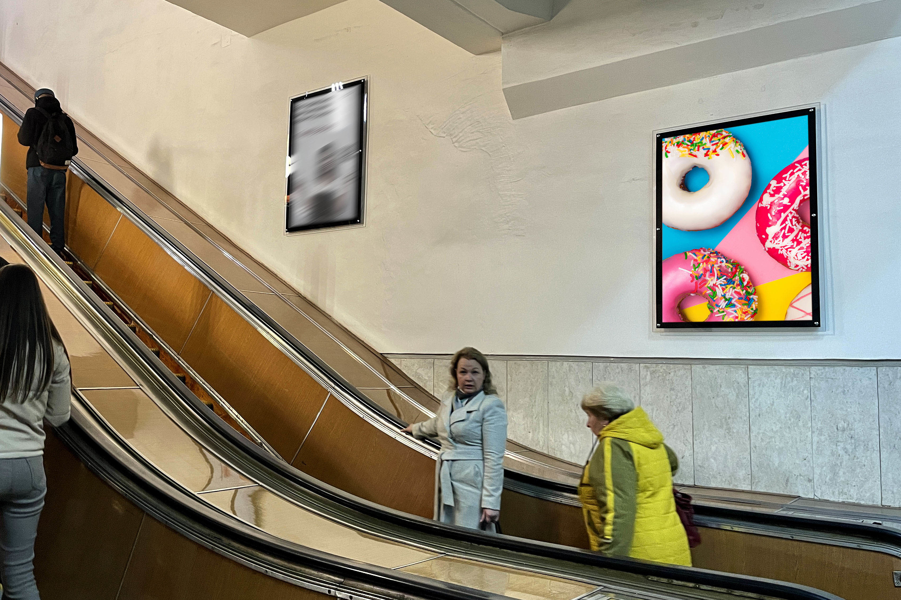 Фотография рекламного носителя, тип: Кристалайт, адрес: Станция метро «Планерная», линия Таганско-Краснопресненская, Москва, Россия. Сторона/вариант №1001868