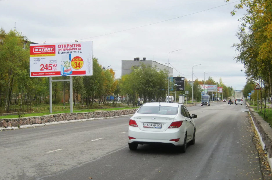 Фотография рекламного носителя, тип: Билборд 3x6, адрес: Строительная ул., д.53, поз.3, Оленегорск, Мурманская область, Россия. Сторона B №1325985