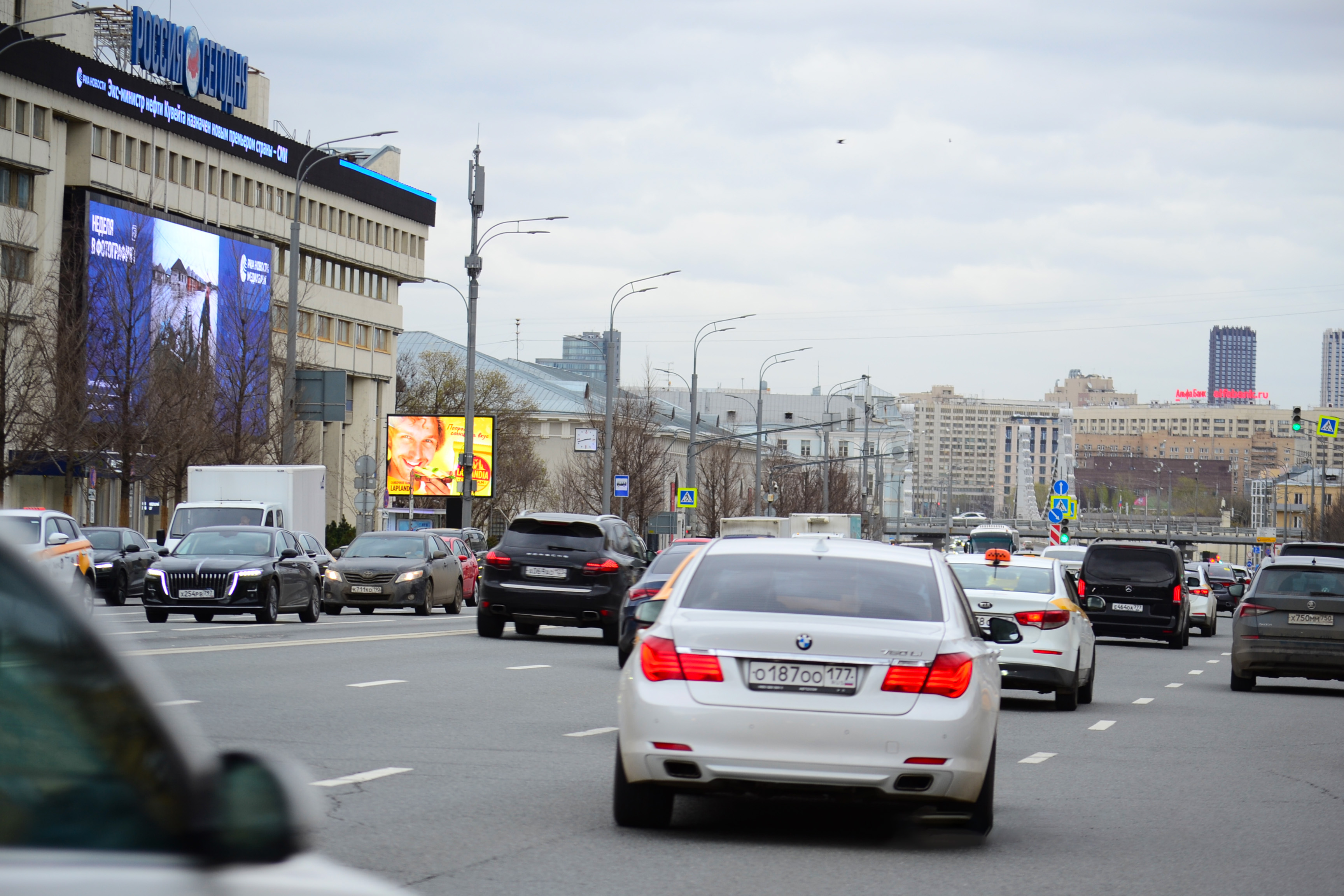Фотография рекламного носителя, тип: Ситиборд 2.7x3.7, адрес: Зубовский б-р., д.4, стр.1, Москва, Россия. Сторона B1-В10 №972514