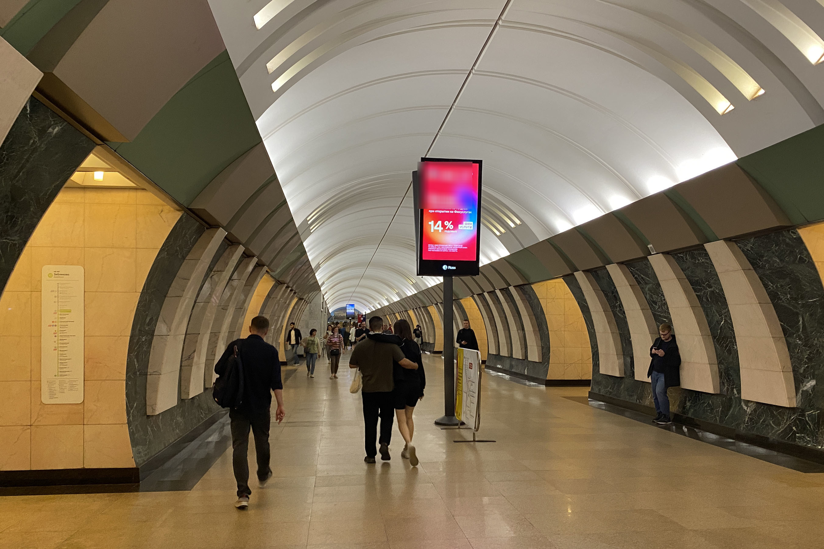 Фотография рекламного носителя, тип: Видеоэкран, адрес: Станция метро «Марьина Роща», линия Люблинско-Дмитровская, Москва, Россия. Сторона/вариант A1 №1055418