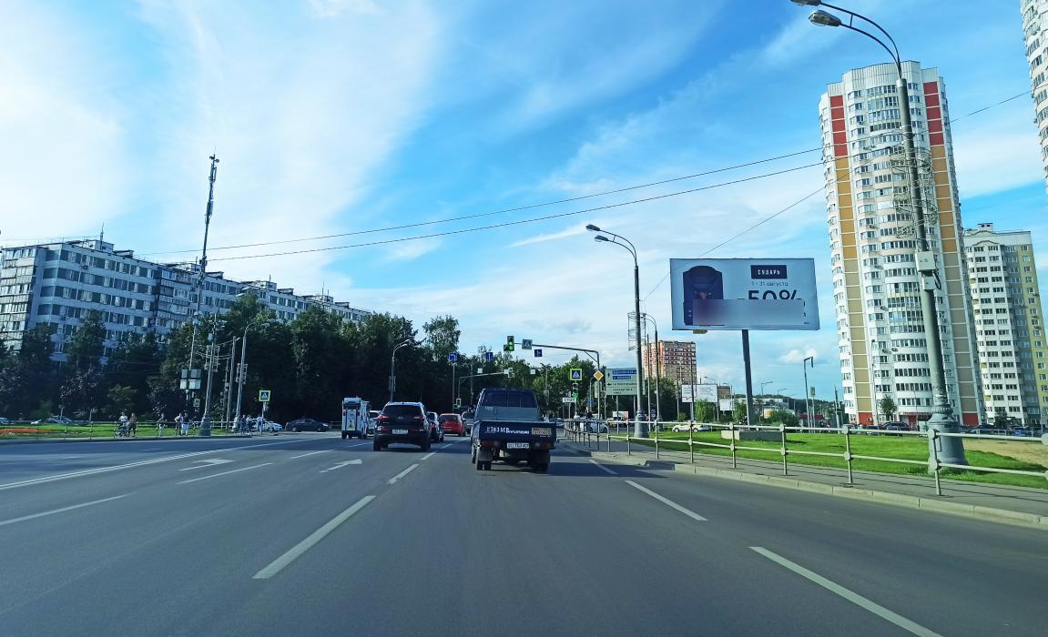 Фотография рекламного носителя, тип: Билборд 3x6, адрес: Атласова ул., напротив д.42, Москва, Россия. Сторона А1 №1044749