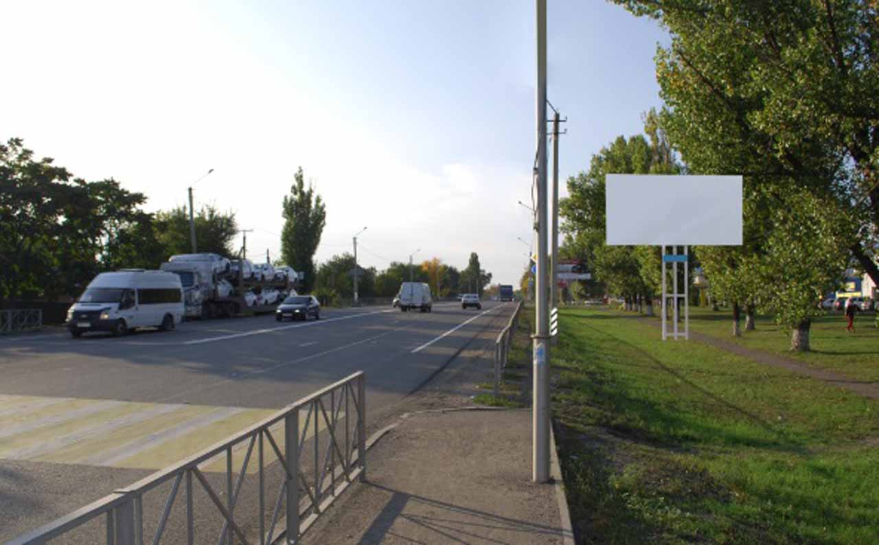 Фотография рекламного носителя, тип: Билборд 3x6, адрес: Харьковская ул., д.13 Х Комсомольская ул., на 894 150 м, Новошахтинск, Ростовская область, Россия. Сторона А №1093628