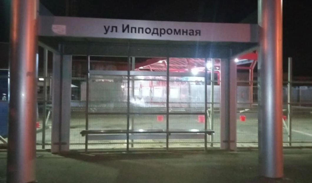 Фотография рекламного носителя, тип: Остановка 1.8x1.2, адрес: Ипподромная ул., д.10/3, Краснодар, Краснодарский край, Россия. Сторона А1 №597545