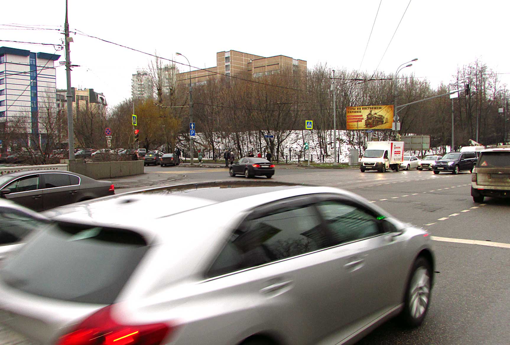 Фотография рекламного носителя, тип: Билборд 3x6, адрес: Ломоносовский пр-т. Х Мосфильмовская ул., Москва, Россия. Сторона A1-A5 №533421