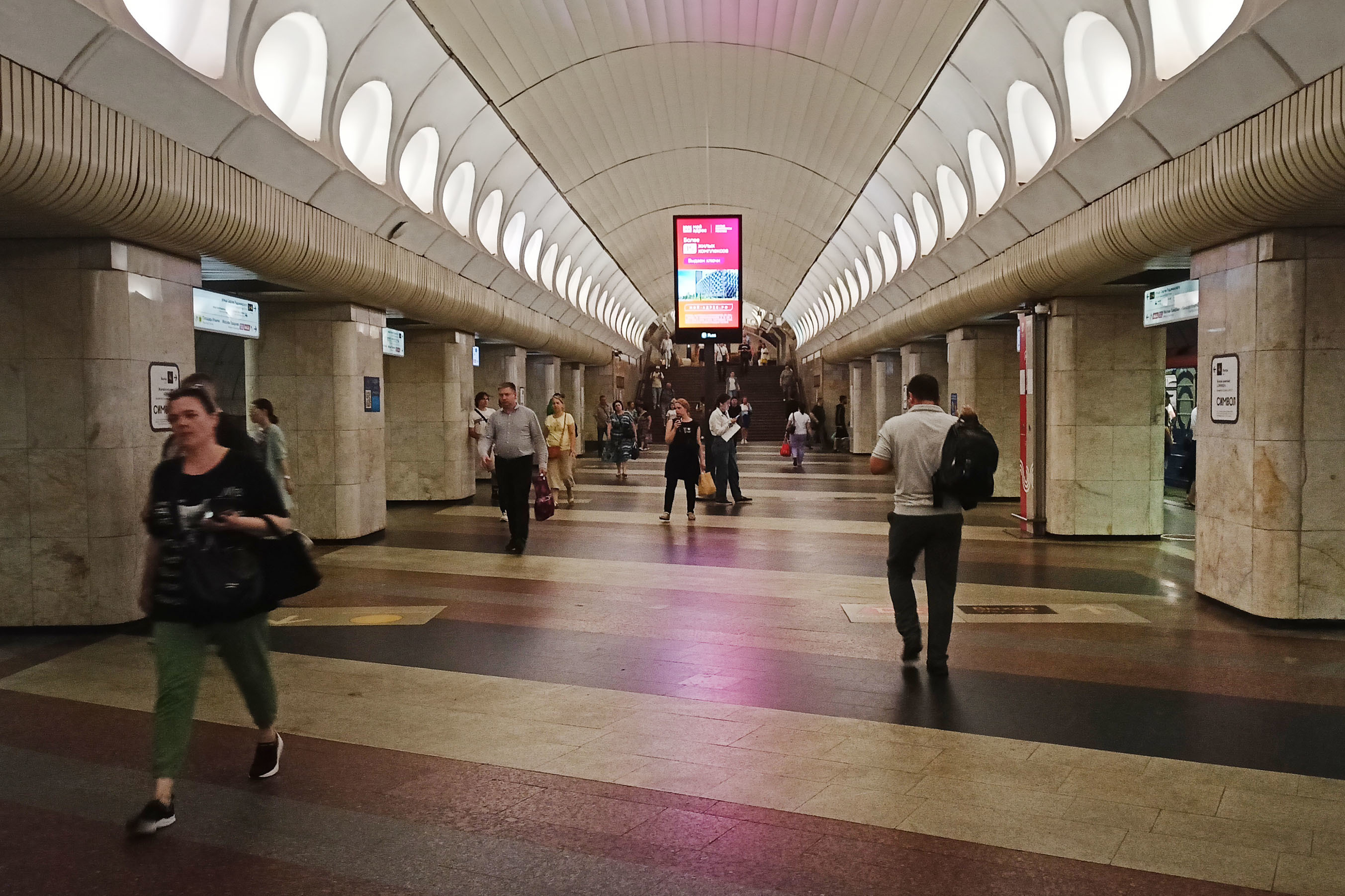 Фотография рекламного носителя, тип: Видеоэкран, адрес: Станция метро «Римская», линия Люблинско-Дмитровская, Москва, Россия. Сторона/вариант А1 №1076395