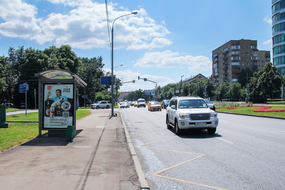 Фотография рекламного носителя, тип: Остановка 1.8x1.2, адрес: 60-летия Октября пр-т. Х Шверника ул., Москва, Россия. Сторона Б №334966