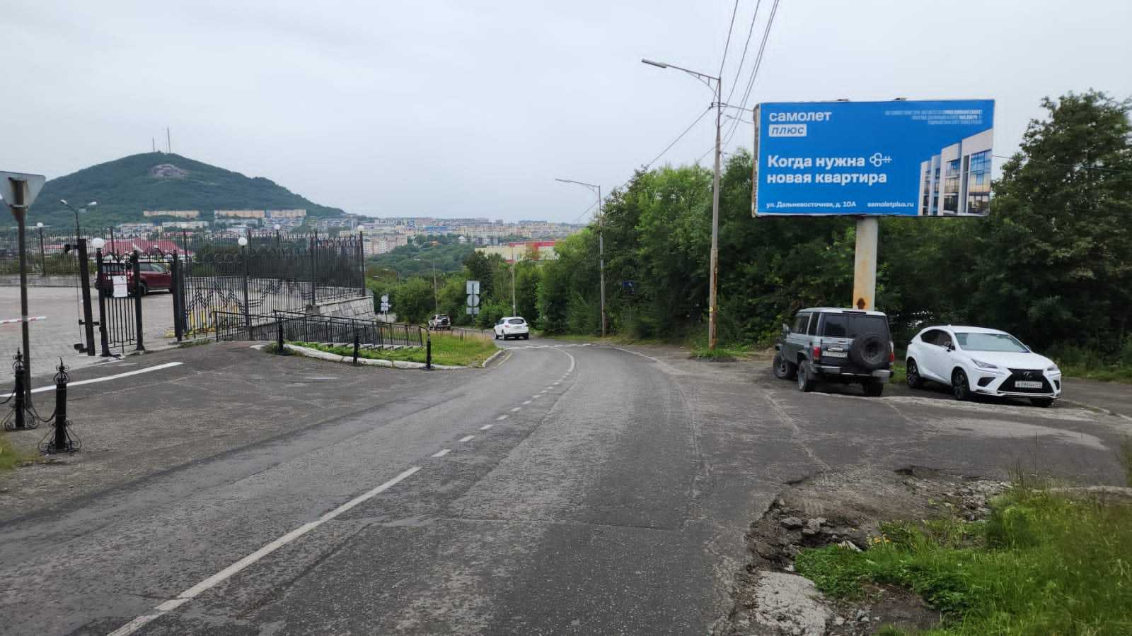 Фотография рекламного носителя, тип: Билборд 3x6, адрес: Академика Королева ул., д.39, Петропавловск-Камчатский, Камчатский край, Россия. Сторона A №1001595