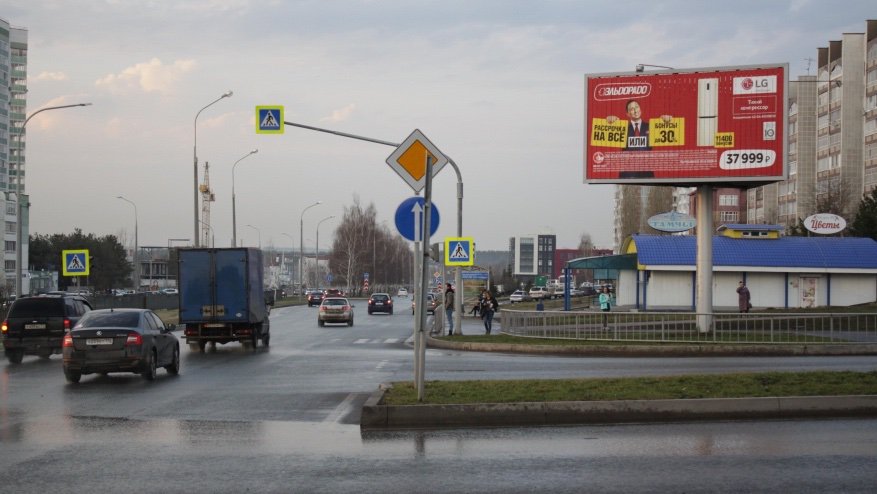 Фотография рекламного носителя, тип: Билборд 3x6, адрес: Чулман пр-т. Х Беляева пр-т., Набережные Челны, Республика Татарстан, Россия. Сторона A1-A3 №685764