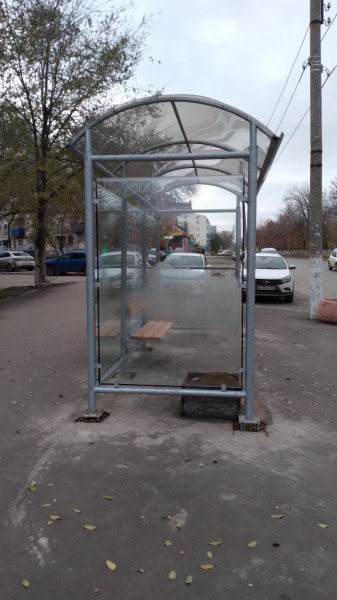 Фотография рекламного носителя, тип: Остановка 1.8x1.2, адрес: Островского ул., д.20 - Победы пр.-т., Новокуйбышевск, Самарская область, Россия. Сторона В2 №1081473