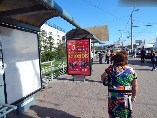 Фотография рекламного носителя, тип: Остановка 1.8x1.2, адрес: Гагарина ул., ООТ Дом Туриста, поз.1, Омск, Омская область, Россия. Сторона B1 №649579