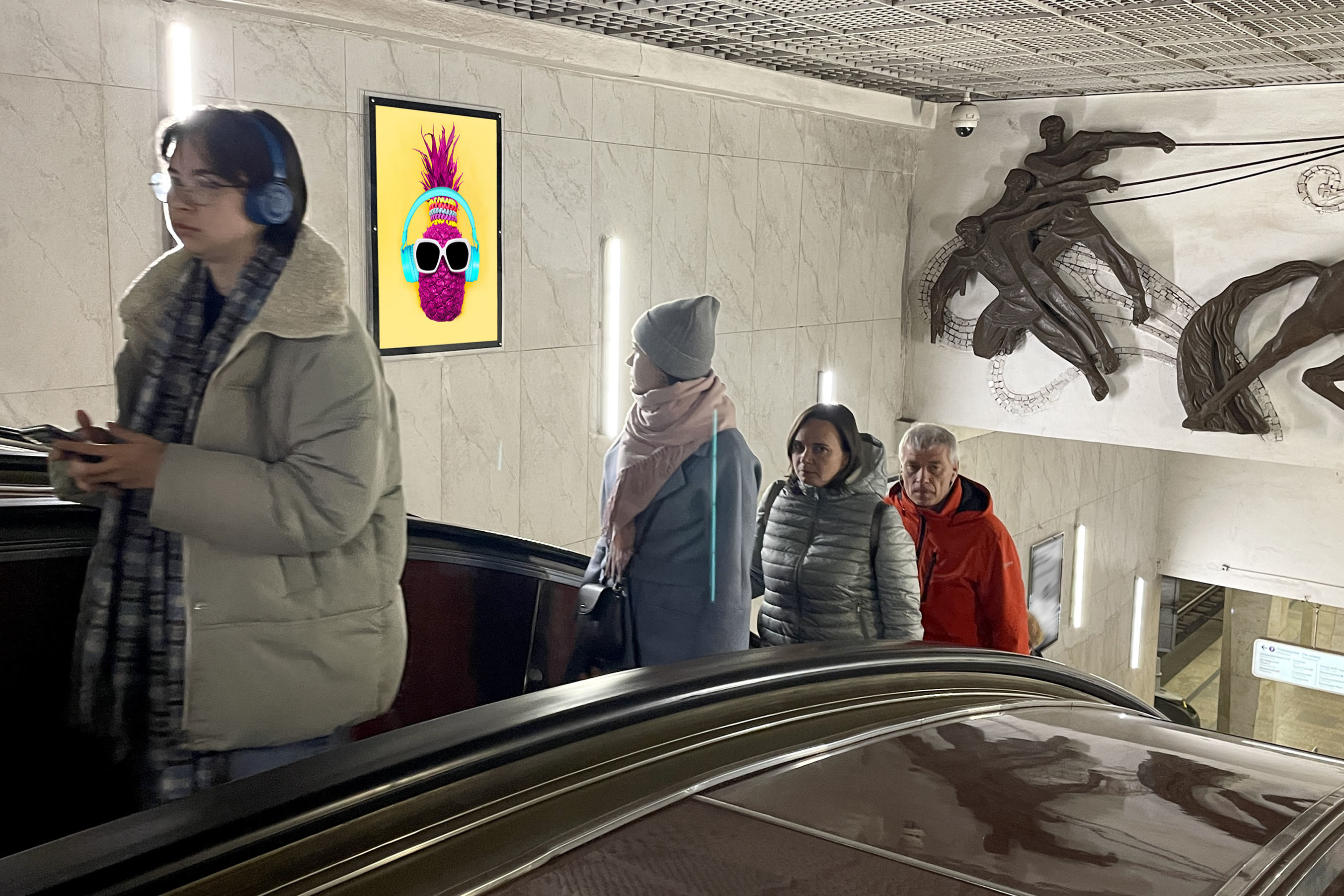 Фотография рекламного носителя, тип: Кристалайт, адрес: Станция метро «Беговая», линия Таганско-Краснопресненская, Москва, Россия. Сторона/вариант №1001844