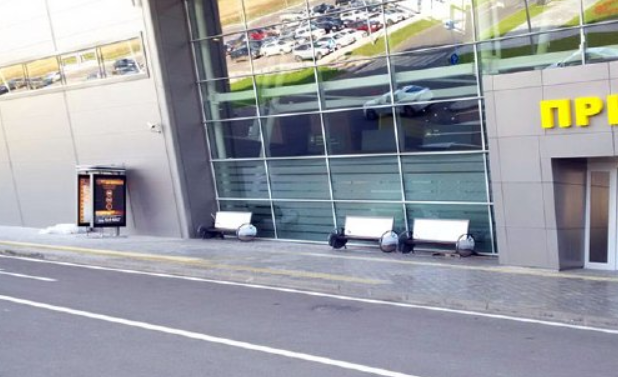 Фотография рекламного носителя, тип: Ситиформат 1.8x1.2, адрес: Аэропорт, выход из Терминала 1, Казань, Республика Татарстан, Россия. Сторона Б №488696