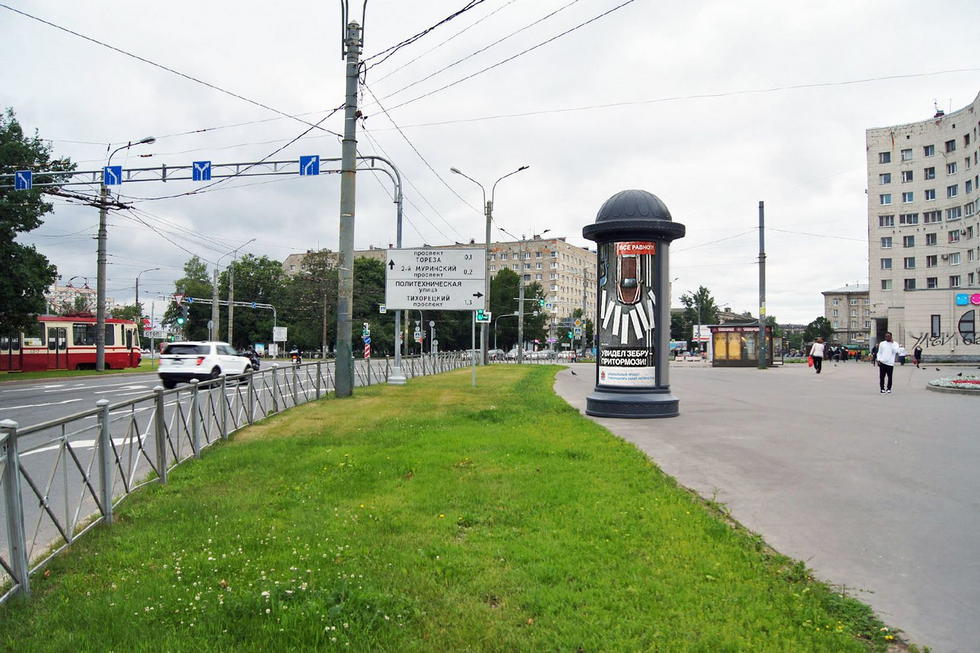 Фотография рекламного носителя, тип: Пиллар 3x1.4, адрес: Мужества пл. Х Непокорённых пр-т., д.2, Санкт-Петербург, Россия. Сторона А №706990