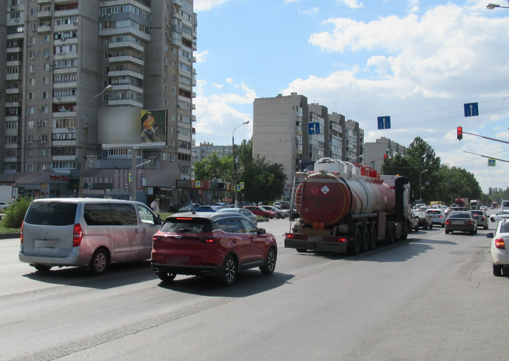 Фотография рекламного носителя, тип: Билборд 3x6, адрес: Героев Сталинграда пр-т., д.20Б Х Энгельса б-р, Волгоград, Волгоградская область, Россия. Сторона Б №1054488