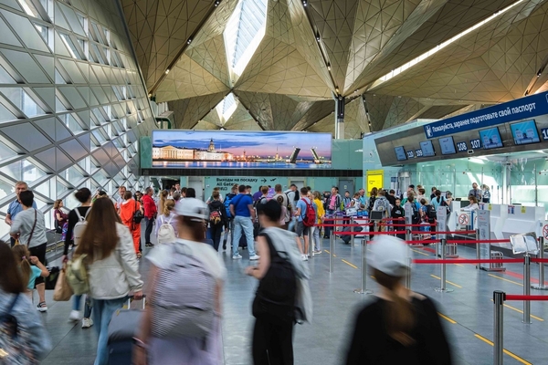 Фотография рекламного носителя, тип: Лайтбокс, адрес: Аэропорт «Пулково», Пулковское ш., д.41, Санкт-Петербург, Россия. Сторона/вариант №1056190