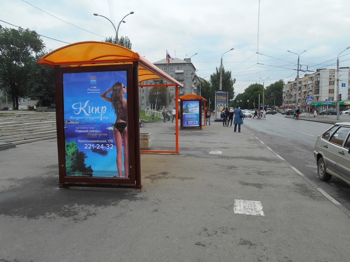 Фотография рекламного носителя, тип: Остановка 1.8x1.2, адрес: Ленина ул., ост. ОктР "пл. Ленина", поз.2, Ростов-на-Дону, Ростовская область, Россия. Сторона Б №1324831