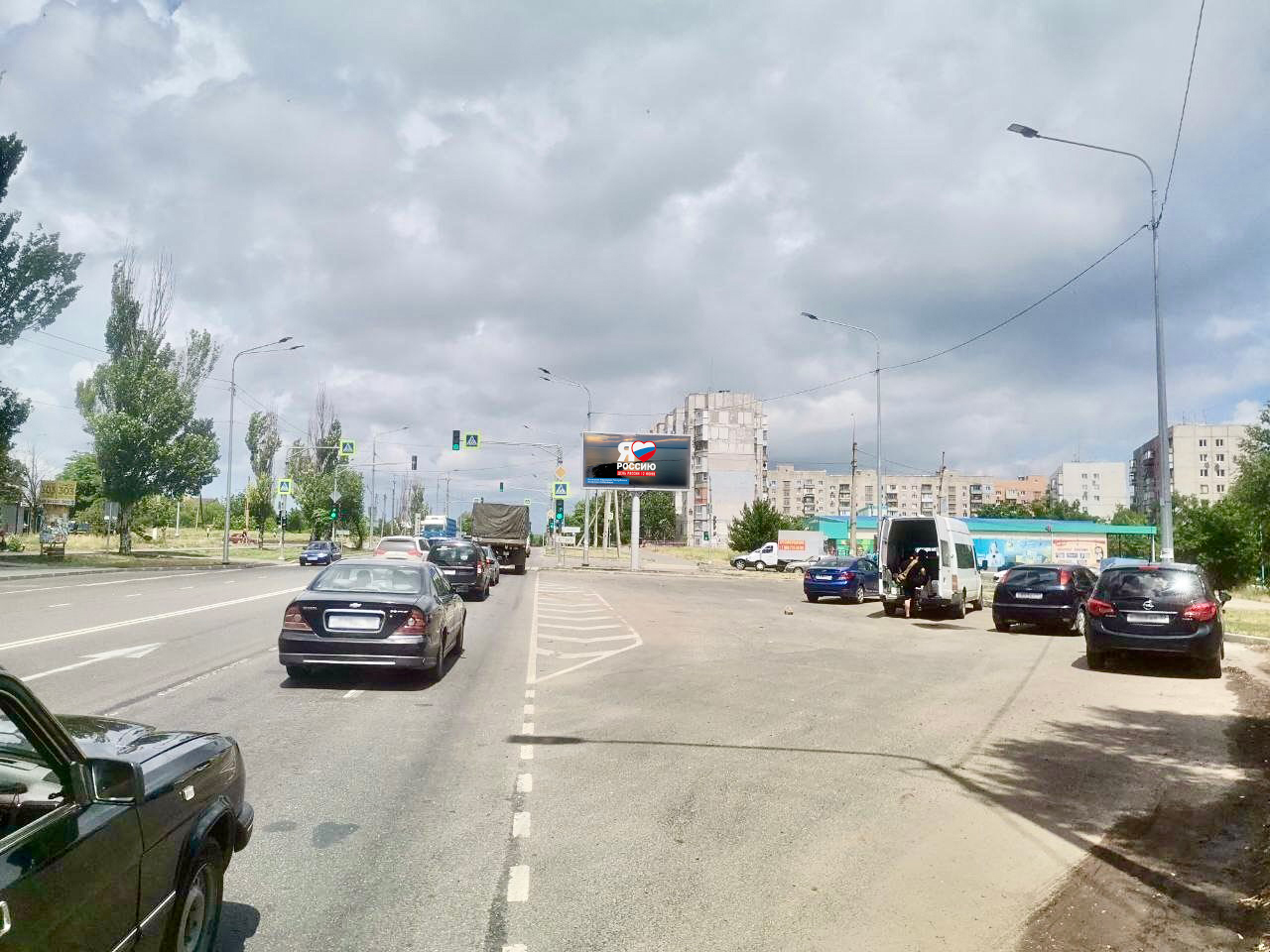 Фотография рекламного носителя, тип: Билборд 3x6, адрес: Строителей пр-т. Х Бахмутская ул., поз.1, Мариуполь, Донецкая область, Россия. Сторона A1-А10 №1097596