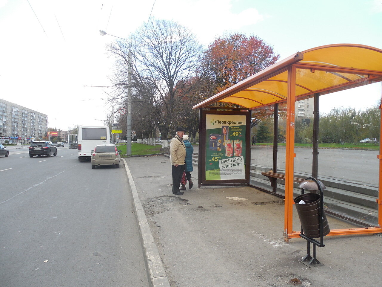 Фотография рекламного носителя, тип: Остановка 1.8x1.2, адрес: Коммунистический пр-т., ост. СовР "пл.Плевена", Ростов-на-Дону, Ростовская область, Россия. Сторона А №831517
