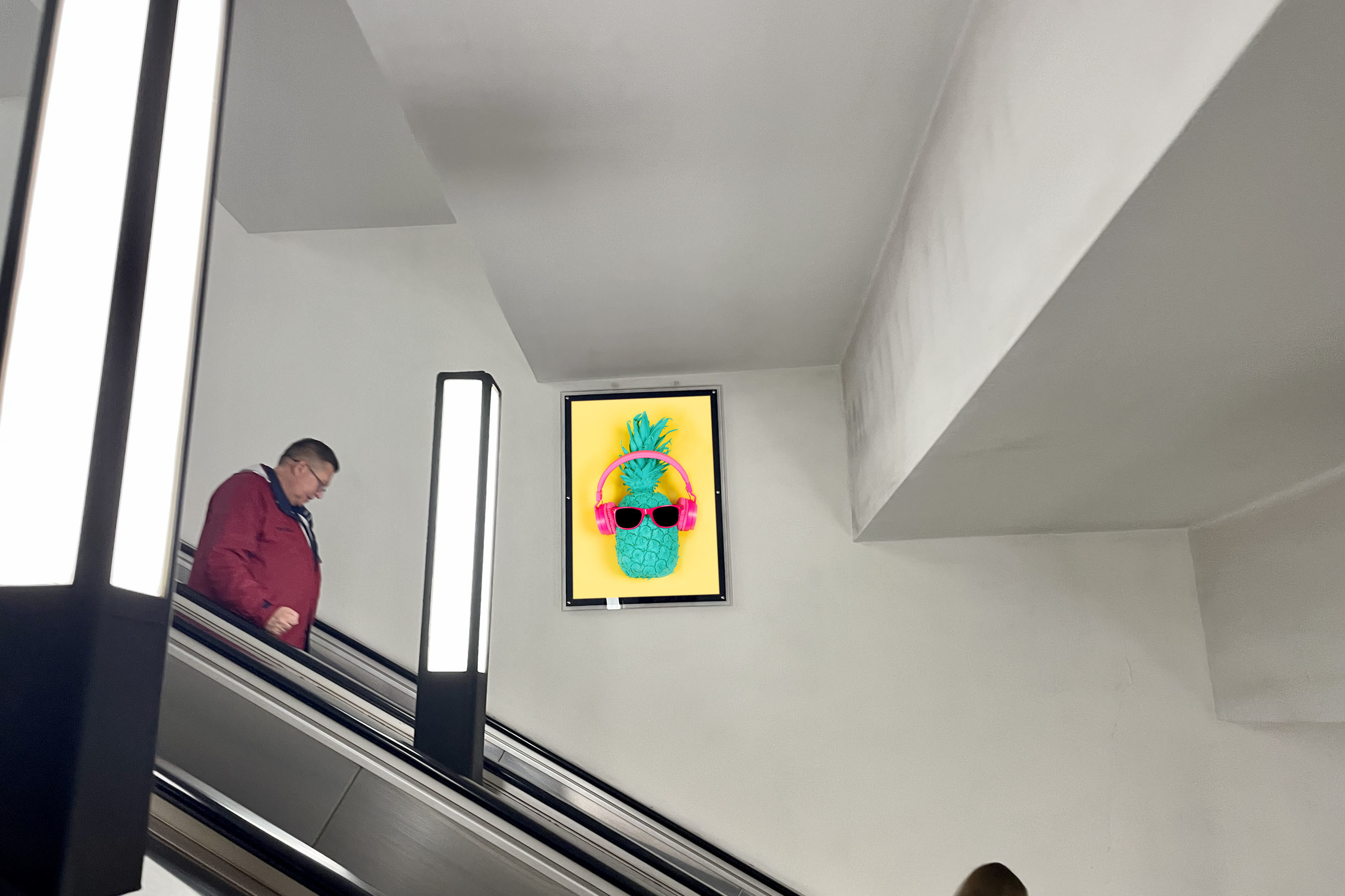 Фотография рекламного носителя, тип: Кристалайт, адрес: Станция метро «Ленинский проспект», линия Калужско-Рижская, Москва, Россия. Сторона/вариант №1001826