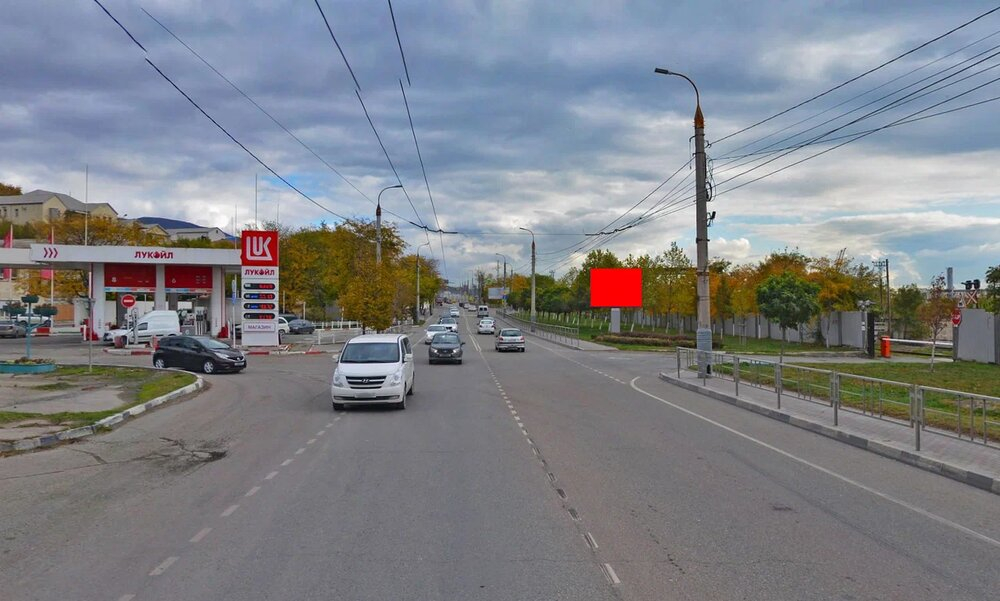Фотография рекламного носителя, тип: Билборд 3x4, адрес: Сухумское ш., АЗС Лукойл, Новороссийск, Краснодарский край, Россия. Сторона А №854293