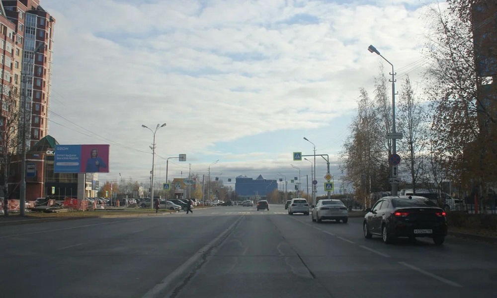 Фотография рекламного носителя, тип: Билборд 3x6, адрес: Ленина пр-т., д.16, Сургут, Ханты-Мансийский автономный округ – Югра, Россия. Сторона Б №1068050