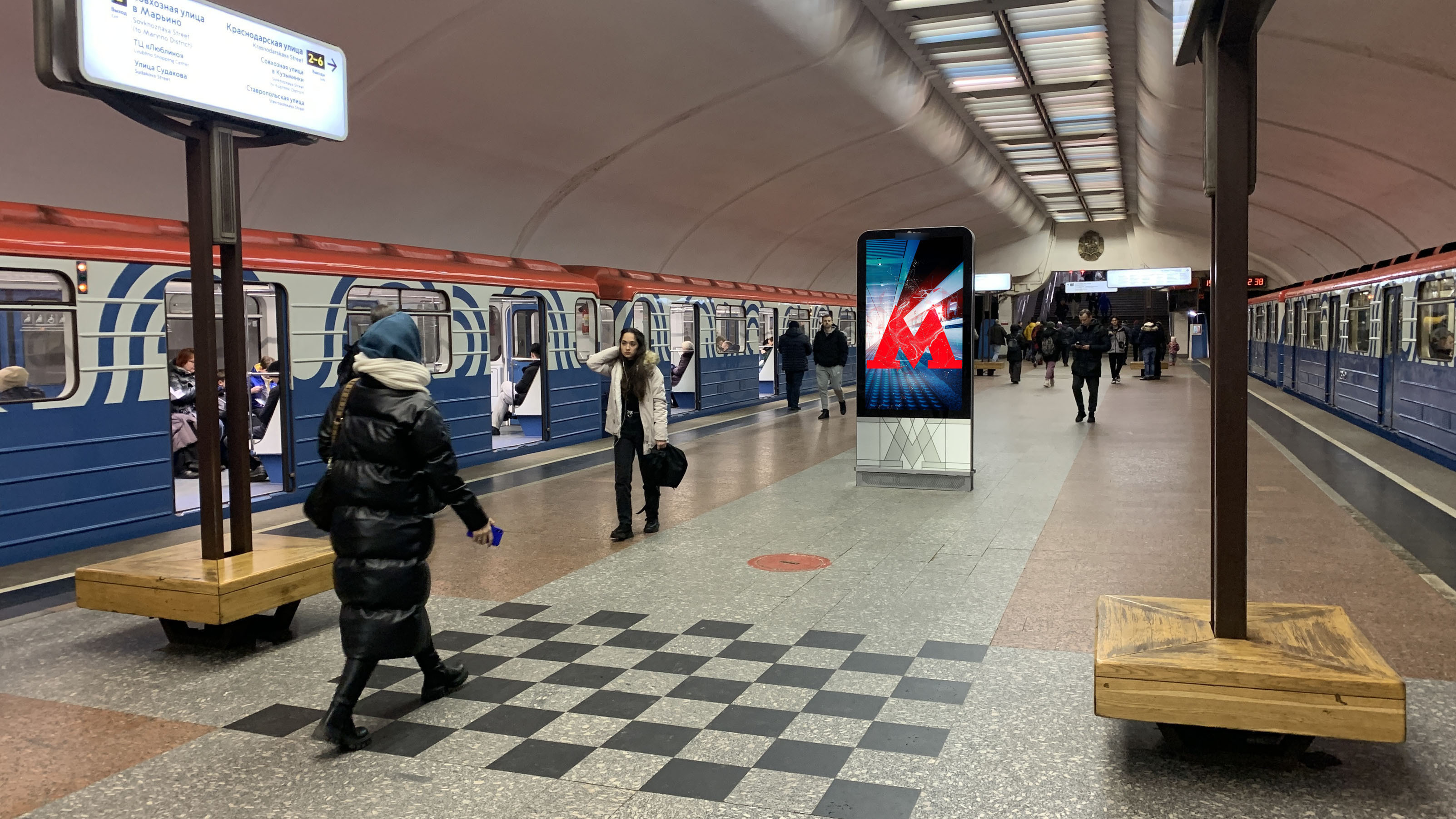 Фотография рекламного носителя, тип: Видеоэкран, адрес: Станция метро «Люблино», линия Люблинско-Дмитровская, Москва, Россия. Сторона/вариант A2 №1026175